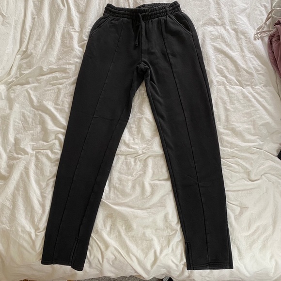 Aritzia TNA High waisted black sweat pants - Picture 1 of 4